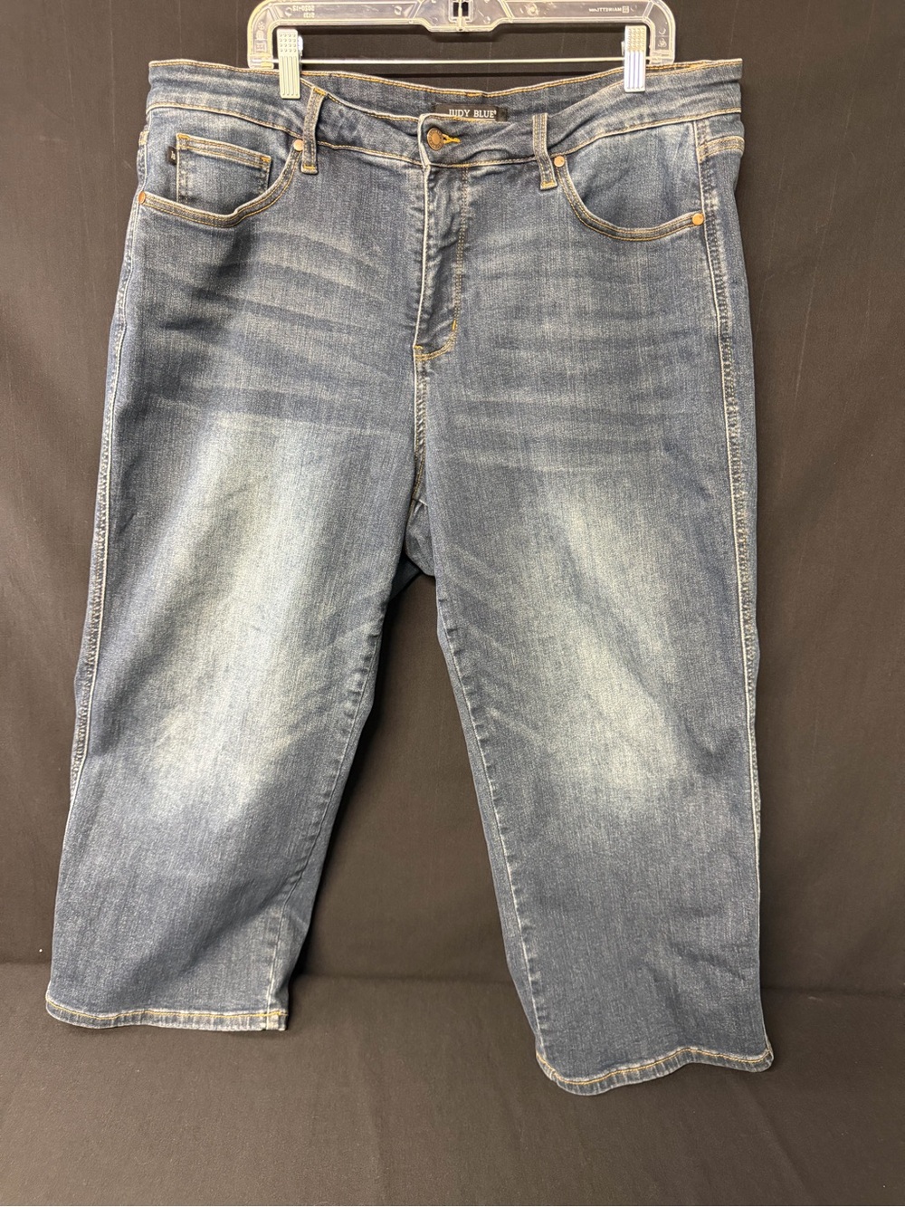 Judy Blue Women’s 20W Medium Wash Straight Leg Jeans Stretch Denim